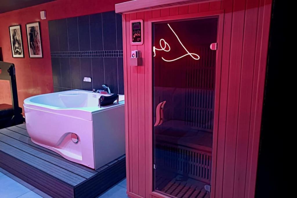 Appartement Balneo Et Sauna Prives The Red Room Mauguio Eksteriør billede