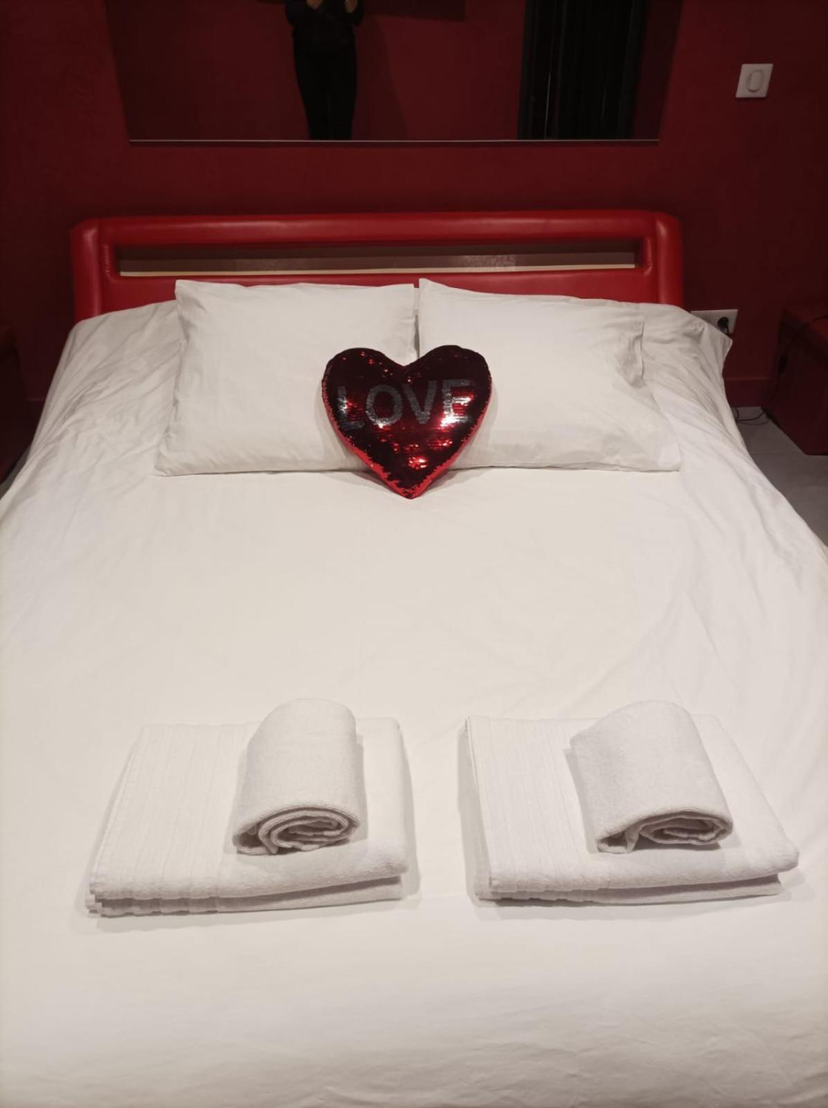 Appartement Balneo Et Sauna Prives The Red Room Mauguio Eksteriør billede